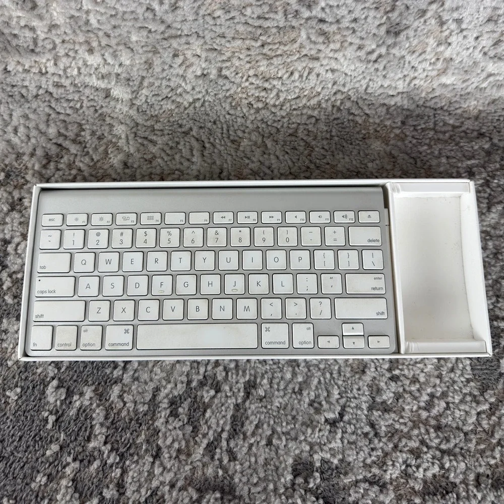 Apple Wireless Bluetooth A1314 Magic Keyboard Silver